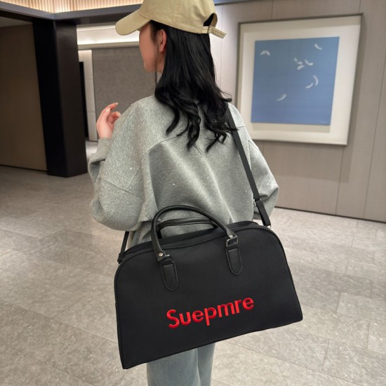 Stylish, minimalist, contrasting color handbag with wet/dry separation, crossbody gym bag