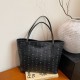 Cross-border trade retro large-capacity handbags, fashionable and trendy printed tote bags, simple commuter shoulder bags