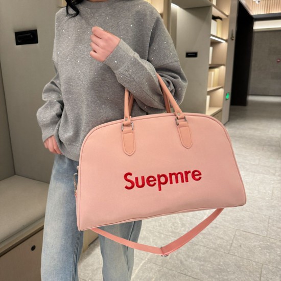 Stylish, minimalist, contrasting color handbag with wet/dry separation, crossbody gym bag